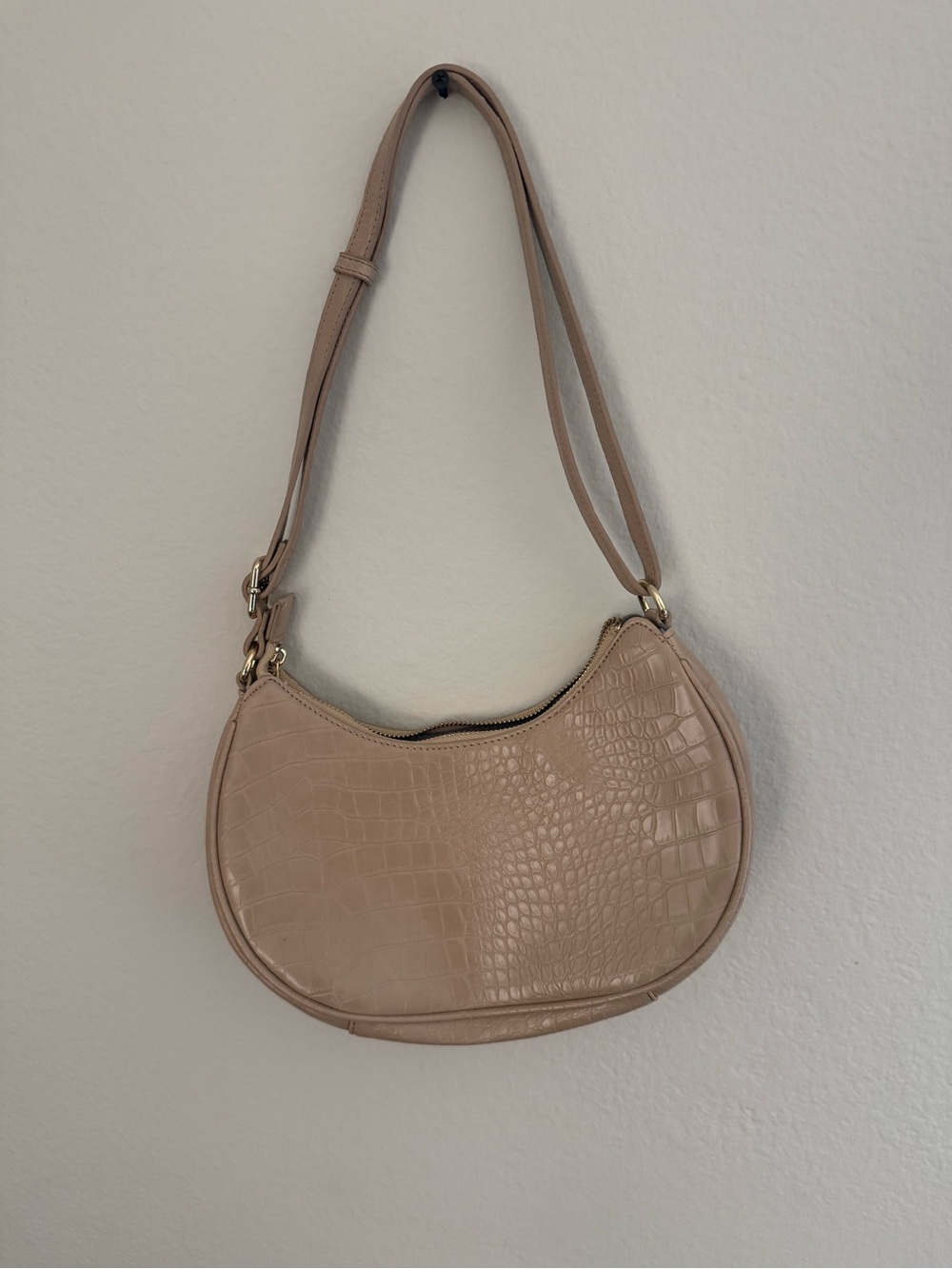 wild fable Beige Croc-Embossed Crescent Shoulder Bag